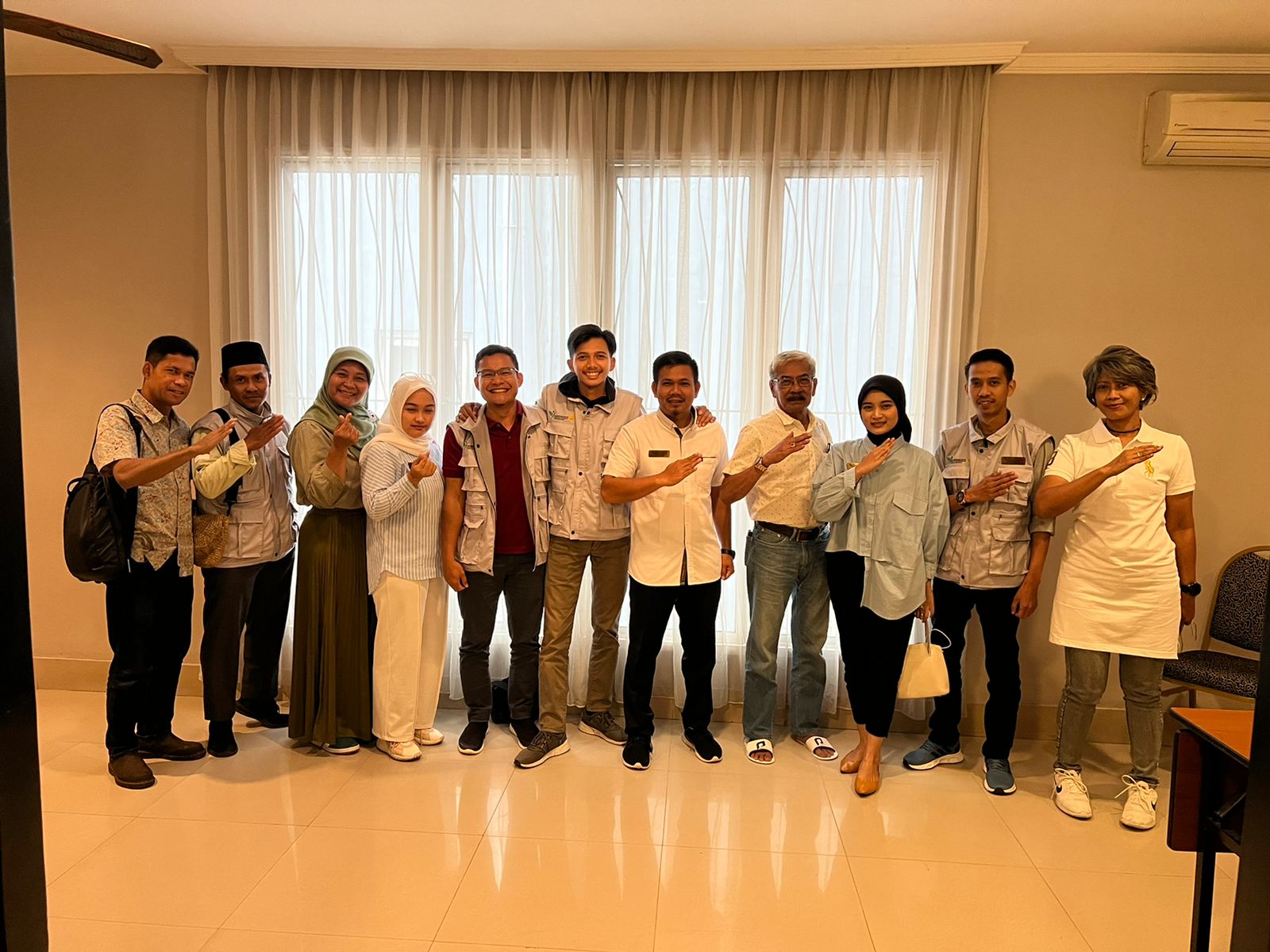 Ketua Pemuri, Ade Daulay bersama rekan Young Ambasador Program YESS Kementerian Pertanian (foto/ist) 